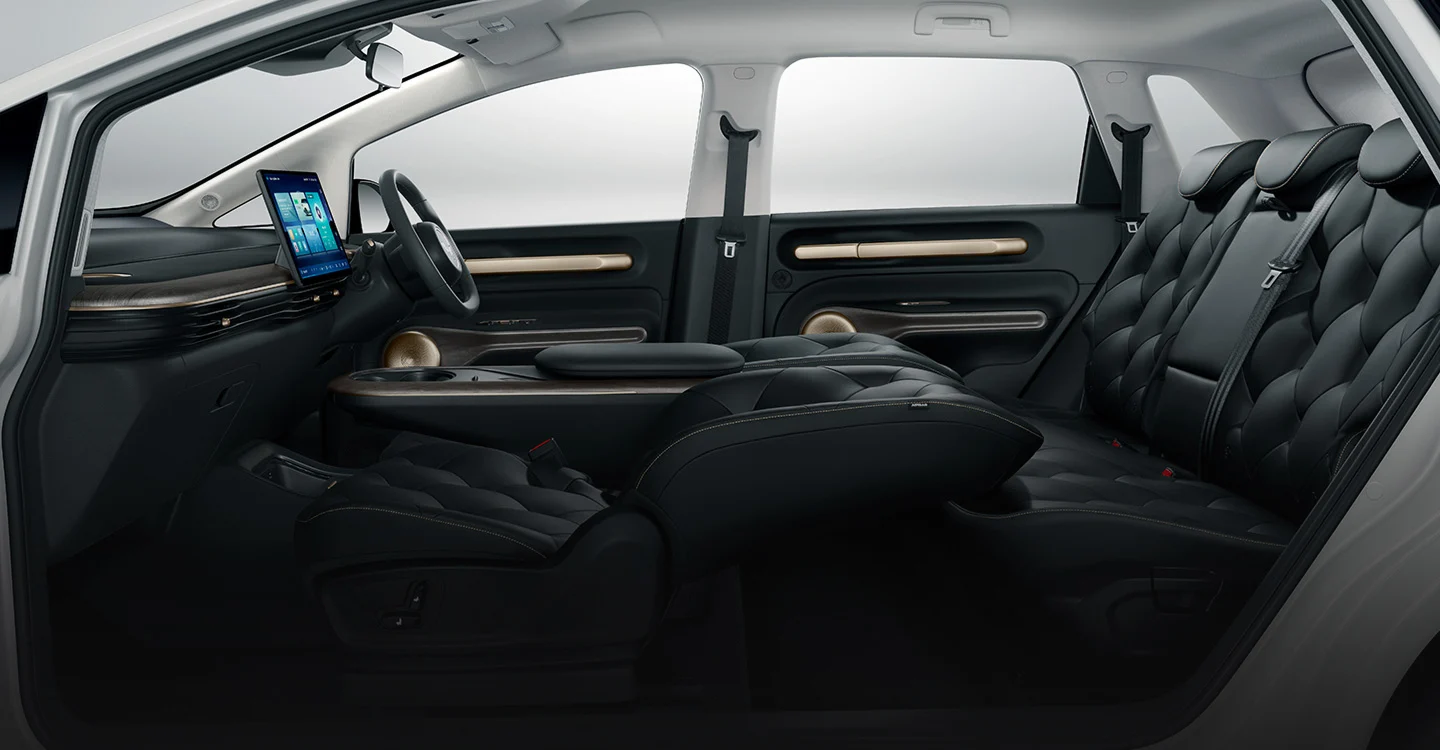 SOFA MODE WITH 135°, BACKSEAT RECLINE